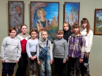 Выставку «Курмыш глазами художников и детей» посетили юные авторы