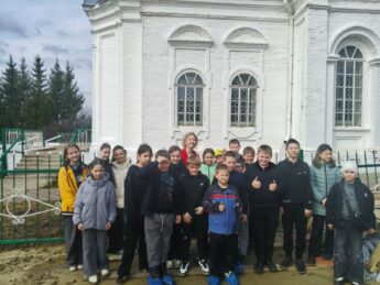 Светлый Вторник в Бортсурманах: Божественная Литургия и юные посетители музея